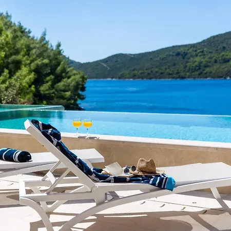 Beachfront Brulupes In Secluded Bay ヴィラ