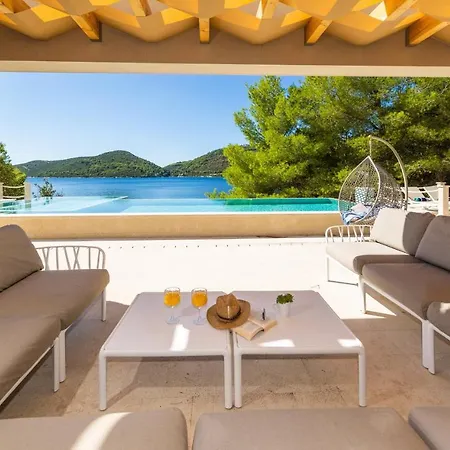 Villa Beachfront Brulupes In Secluded Bay
