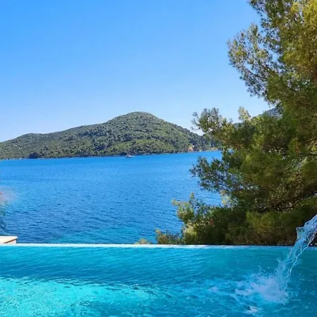 Beachfront Brulupes In Secluded Bay
