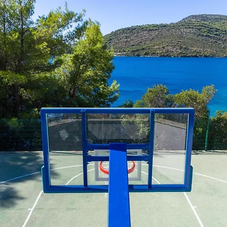 Villa Beachfront Brulupes In Secluded Bay *