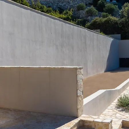 Villa Beachfront Brulupes In Secluded Bay *