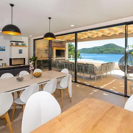 Beachfront Brulupes In Secluded Bay * Konstari